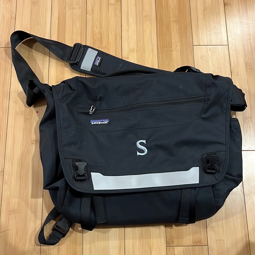Patagonia Messenger Bag with S embroidered